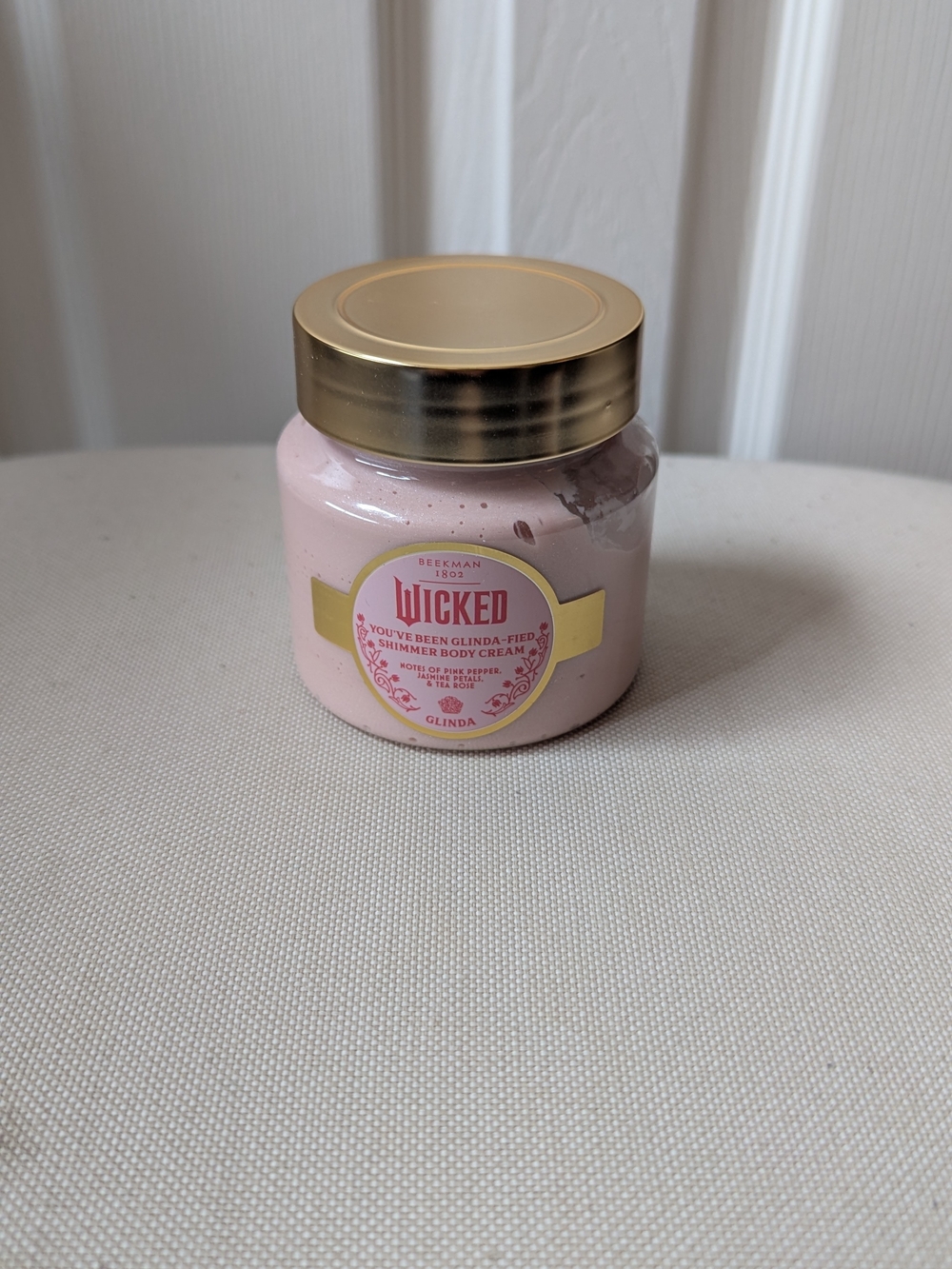 Beekman 1802 Wicked Glinda Shimmer Body Cream - Soft Pink with Gold Lid